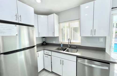 Hazel Heights House | Charming 3-bedroom house with Private Pool and Hot Tub.