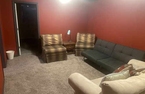 Creston House | Charming 3-bedroom house with WiFi and AC in Grand Rapids