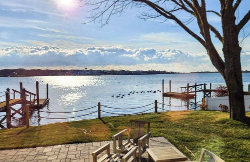Narragansett Cottage | Charming 3-bedroom cottage with your own dock, in superb Narragansett.