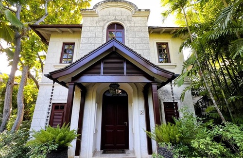 Gibbs Bay Villa | Charming 3-bedroom villa with WiFi and AC in beautiful Claridges