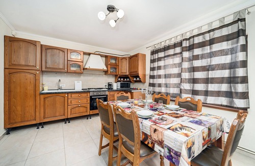 Timisoara Villa | Charming 3-bedroom villa with AC, WiFi in peaceful Utvin Timisoara