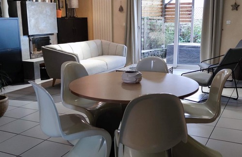 Tartaras Cottage | Charming 3-BR Cottage with Garden, Free Parking, and Modern Amenities in Tartaras