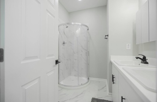 Waller Apartment | Charming 3-Story Townhome in wonderful Waller with WiFi, AC