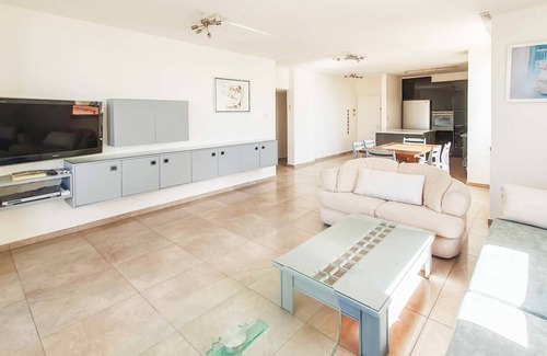 Bat Yam Apartment | Charming 3bdr apt with sea view B5