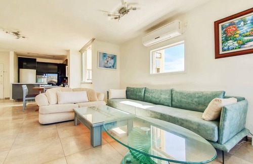 Bat Yam Apartment | Charming 3bdr apt with sea view B5