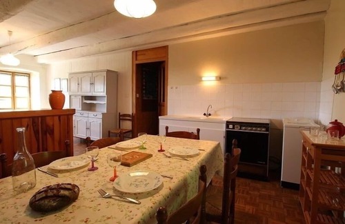 Ferrussac Cottage | Charming 3BR Apartment in Quiet Village with Private Courtyard