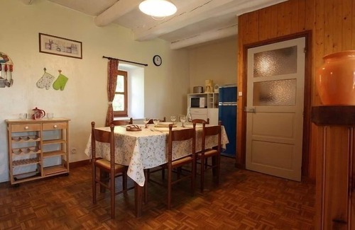 Ferrussac Cottage | Charming 3BR Apartment in Quiet Village with Private Courtyard