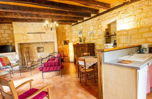 Borreze Cottage | Charming 3BR House in Borrèze with Terrace, WiFi, BBQ, Pet-Friendly