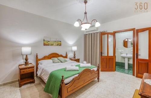 Tal-Ghoqod Apartment | Charming 3BR Maisonette with private Backyard & AC by 360 Estates
