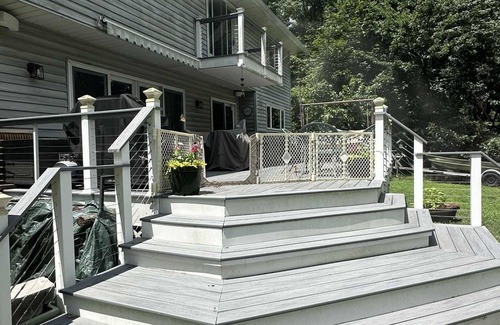 Lake Shore House | Charming 4-bedroom 3-bath house with AC