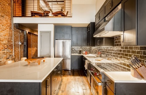 Arts District Apartment | Charming 4 bedroom loft with wet bar, central AC & full kitchen