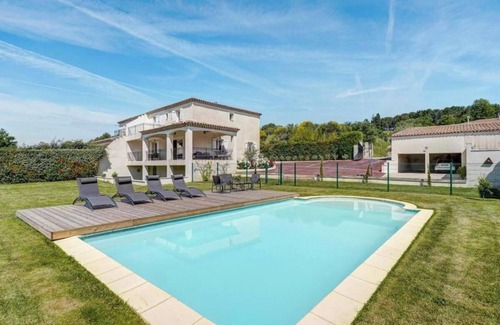 Aix-en-Provence Apartment | Charming 5-Bedroom House with Pool in Aix-en-Provence