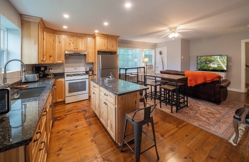 Cooperstown House | Charming 5-bedroom barn with WiFi, AC in superb Cooperstown
