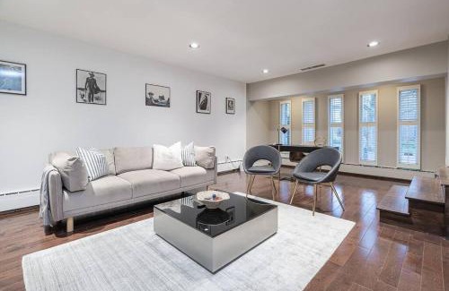 Forest Hill South Villa | Charming 5-Bedroom Forest Hill Home