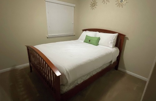 Lockhart House | Charming abode~easy access to AUS, COTA, San Marcos Shopping