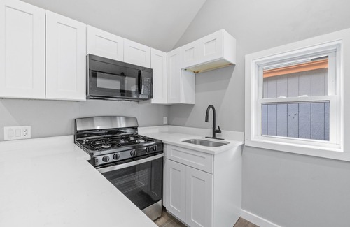 Alton Cottage | Charming Alton Bay Getaway – 1BR Cottage, Pool Access & Walk to Lake