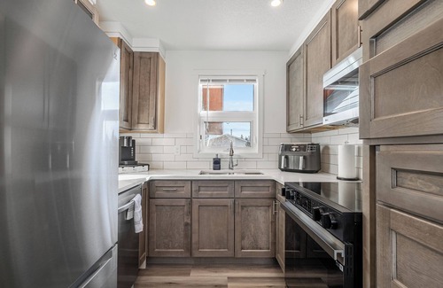Country Hills House | Charming and Cozy Upper Level Home 2BDR