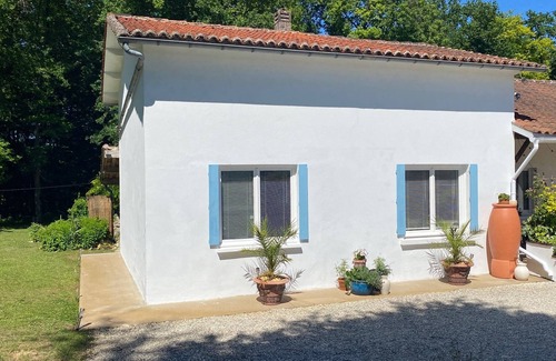 Edon Cottage | Charming and Fully Refurbished 2 Bedroom Gite on the Charente/Dordogne Border