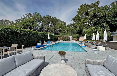 Quogue Cottage | Charming and Serene Waterfront 2-bedroom Cottage in Quogue