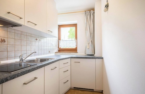 Maranza Apartment | Charming Apartment “Haselstaude - Abendrot” with Mountain View, Wi-Fi, Terrace & Garden; Parking Available