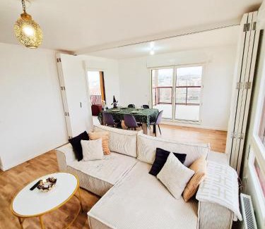 Ivry-port Apartment | CHARMING APARTMENT WITH PANORAMIC SEINE RIVER & EIFFEL TOWER VIEWs