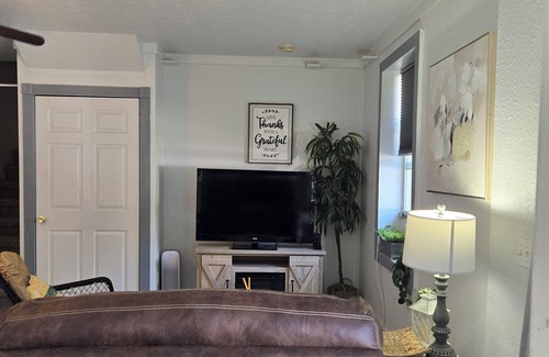 Sweetwater Apartment | Charming apartment in awesome Sweetwater with WiFi, AC