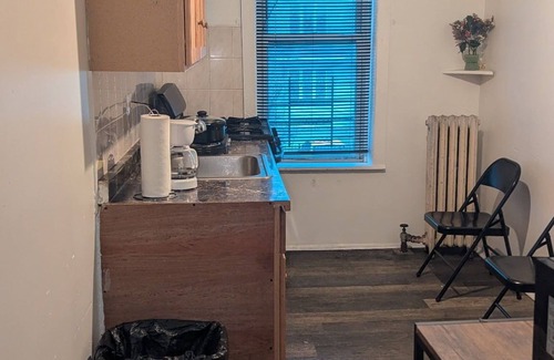 Queens Apartment | Charming apartment in Queens with WiFi and AC near to airport, train & shopping