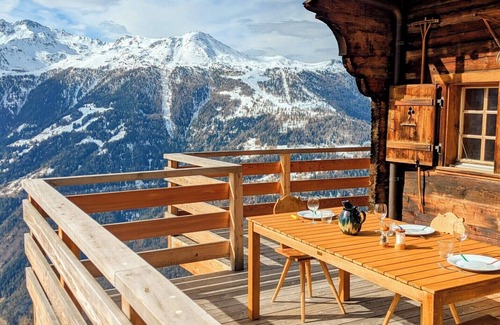 Chandolin Ski Chalet | Charming authentic and warm chalet with 4 bedrooms – Ideal for 6 people.This chalet combines comfort