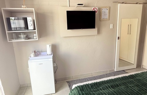 Welkom Bed & Breakfast | Charming B&B with WiFi and AC in Welkom, South Africa