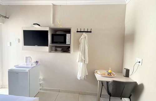 Welkom Bed & Breakfast | Charming B&B with WiFi and AC in Welkom, South Africa