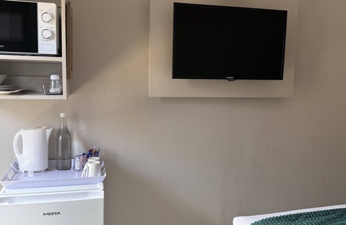 Welkom Bed & Breakfast | Charming B&B with WiFi and AC in Welkom, South Africa