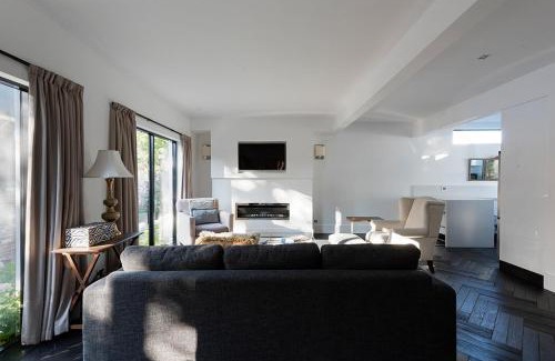 Battery Point Apartment | Charming Battery Point Cottage