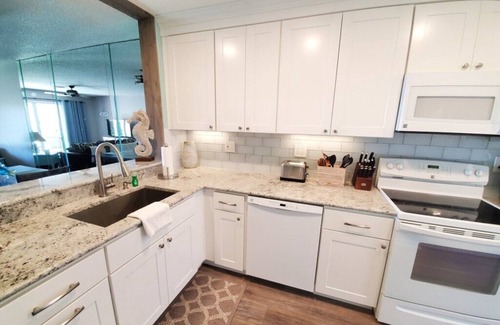 Butler Beach Condo | Charming Beach Condo: 2 Bedrooms, Pools & Tennis Courts