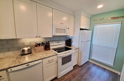 Butler Beach Condo | Charming Beach Condo: 2 Bedrooms, Pools & Tennis Courts