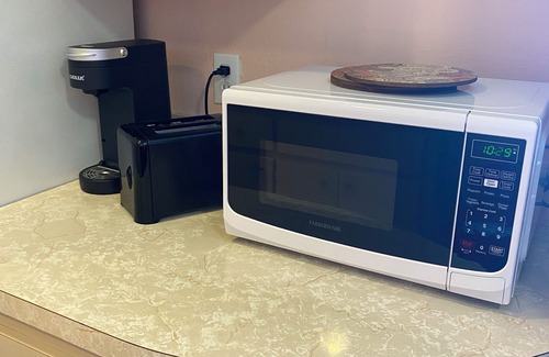 Discovery Bay Condo | Charming beach front condo, Freeport ,Coral Beach, with AC/WiFi, salon/spa, pool