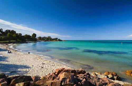 Dunsborough House | Charming beach home in heart of old Dunsborough