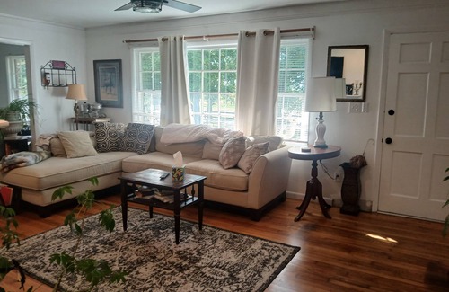 Georgetown House | Charming Brick Ranch in horse heaven! Just 13 mins to Kentucky Horse Park.