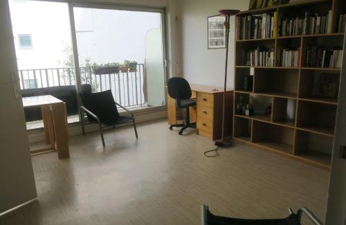 Necker Apartment | Charming bright studio apartment with balcony