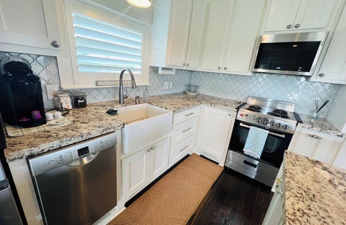 Crystal Beach Cottage | Charming Bungalow for couples get away, Small pets are welcome with fee