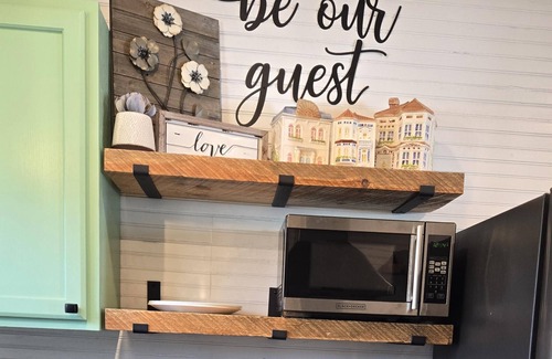 Andrews House | Charming Bungalow in Downtown Andrews I Explore-Shop-Eat