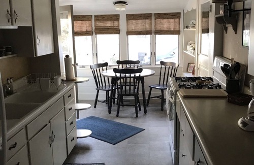 South Haven Cottage | Charming Bungalow Superior Street, Only 2 Blocks To Beach & Town