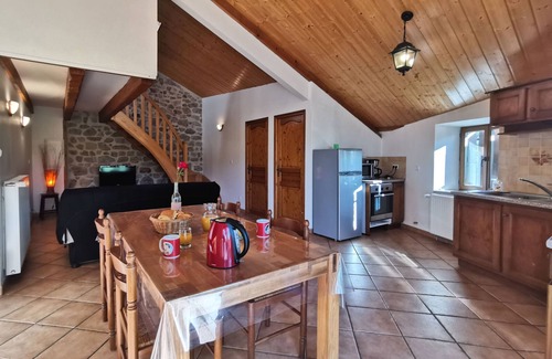 Saint-Romain-Lachalm Cottage | Charming cottage in Saint-Romain-Lachalm with terrace, near Dunières