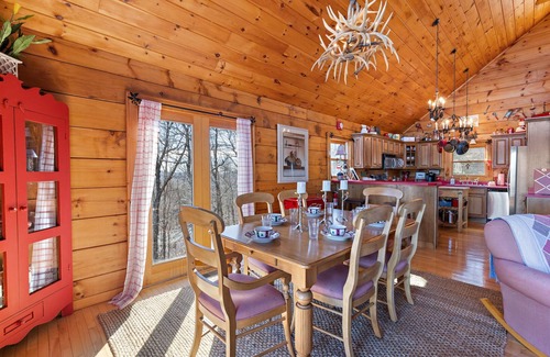 Boone Cabin | Charming Cabin w/Sweeping Mountain Views