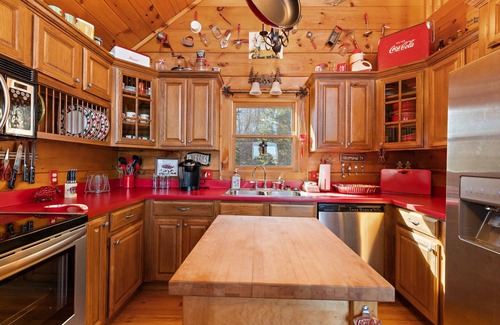 Boone Cabin | Charming Cabin w/Sweeping Mountain Views