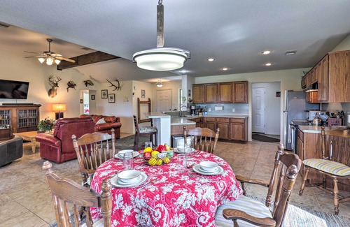 Cameron House | Charming Cameron Farm Retreat ~ 41 Mi to TAMU