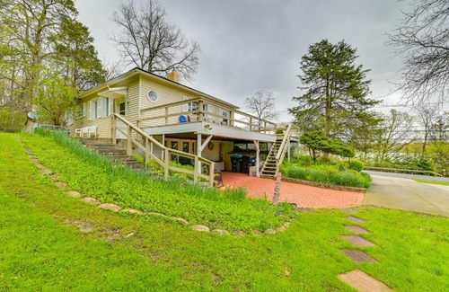 Canandaigua House | Charming Canandaigua Lake House with Deck and Views!