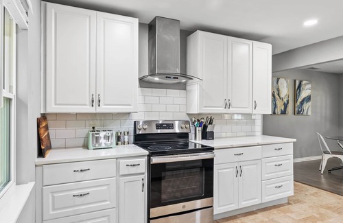 Euless House | Charming & Centrally Located, mins. from DFW, 6 Flags & ATT Stadium