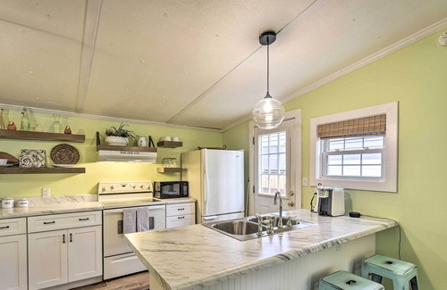 Charleston Cottage | Charming Charleston Cottage: 2 Mi to Folly Beach!