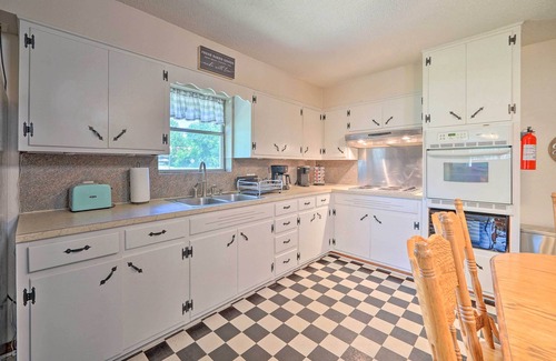 Clayton House | Charming Clayton Home ~ 4 Mi to Sardis Lake!