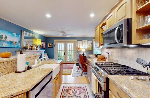 Edgecomb Apartment | Charming Coastal Apartment with Cozy Gazebo and Ocean Proximity